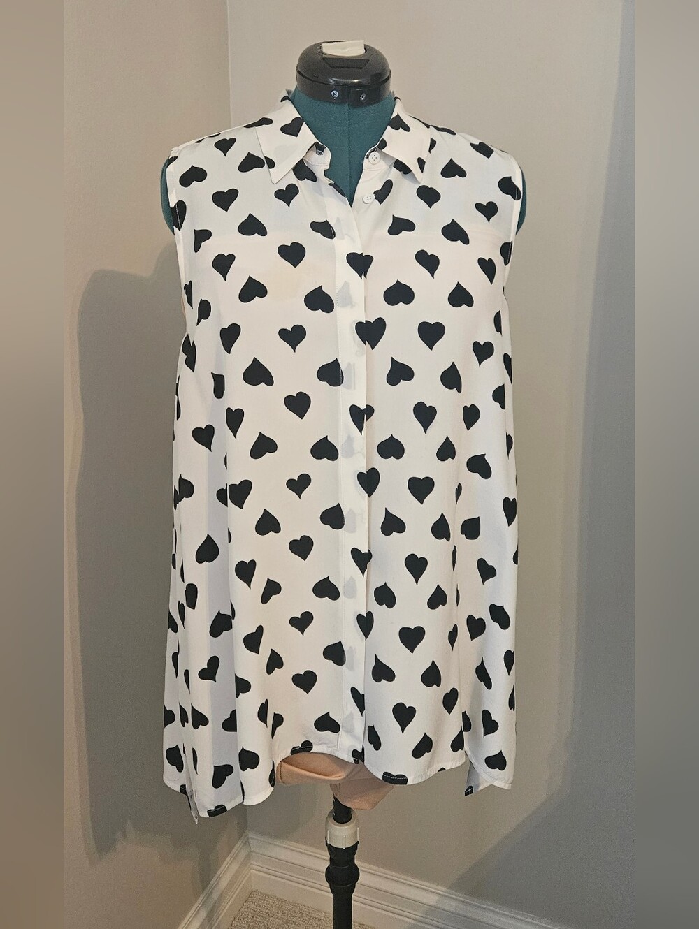 Sleeveless Heart Print Button-Up Blouse - Black & White 100% Silk